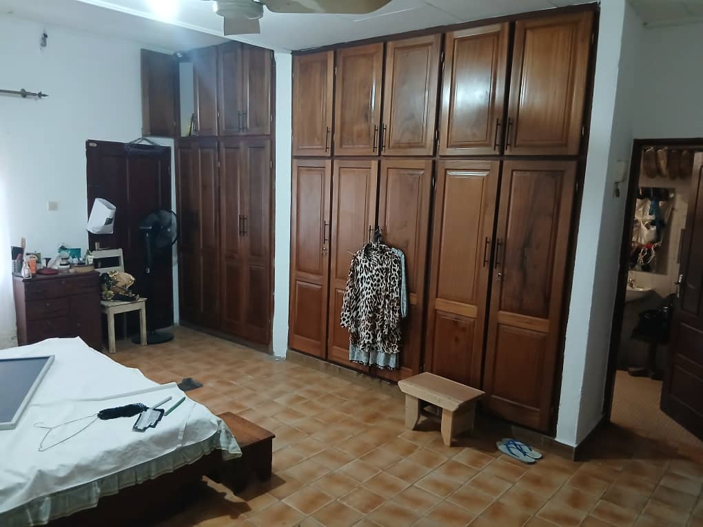 VILLA EN VENTE DANS LE QUARTIER LOGBABA