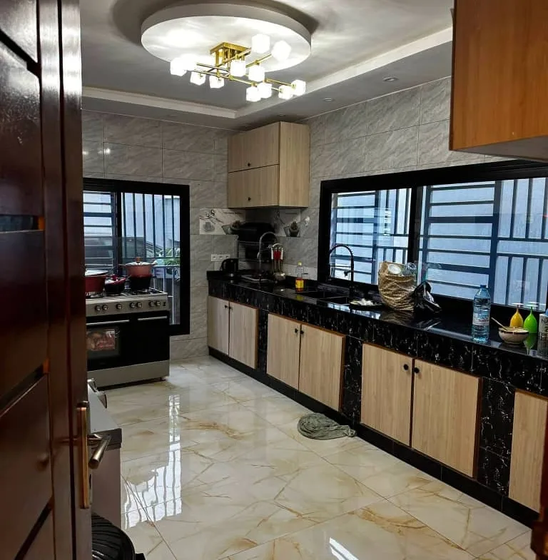 VILLA ULTRA HAUT STANDING À VENDRE – DOUALA | LENDI VERS ALADJI