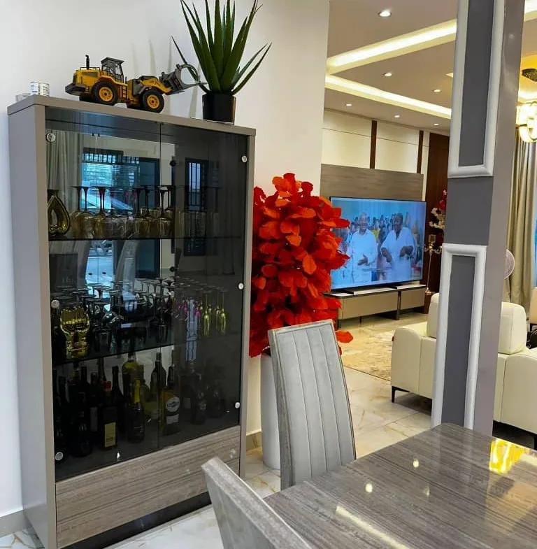 VILLA ULTRA HAUT STANDING À VENDRE – DOUALA | LENDI VERS ALADJI