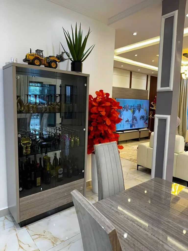 VILLA ULTRA HAUT STANDING À VENDRE – DOUALA | LENDI VERS ALADJI