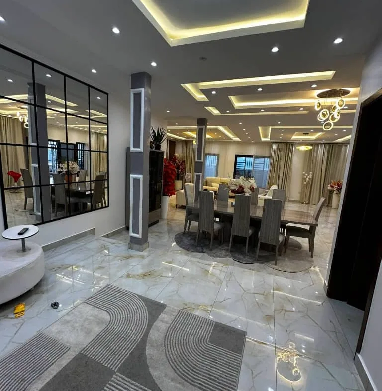 VILLA ULTRA HAUT STANDING À VENDRE – DOUALA | LENDI VERS ALADJI