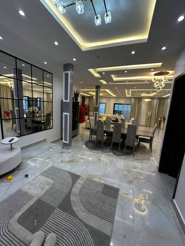 VILLA ULTRA HAUT STANDING À VENDRE – DOUALA | LENDI VERS ALADJI