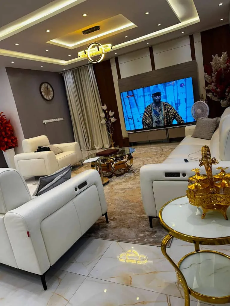 VILLA ULTRA HAUT STANDING À VENDRE – DOUALA | LENDI VERS ALADJI