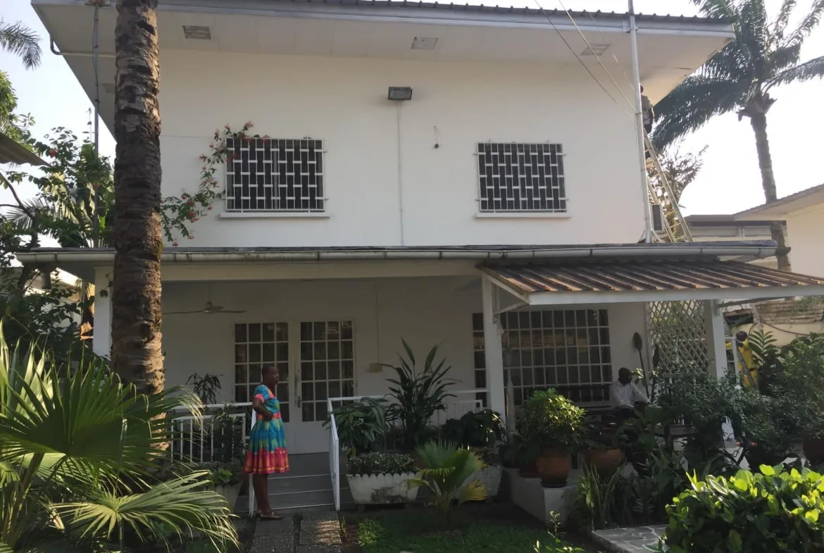 MAGNIFIQUE DUPLEX A VENDRE A DOUALA – BONAPRISO HYDROCABURE.