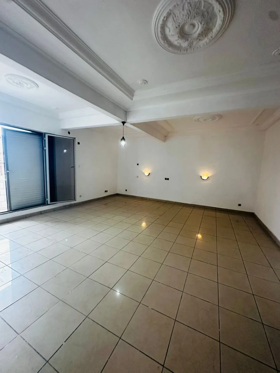 À VENDRE – VASTE DUPLEX HAUT STANDING À BONAMOUSSADI – DOUALA 5ᵉ