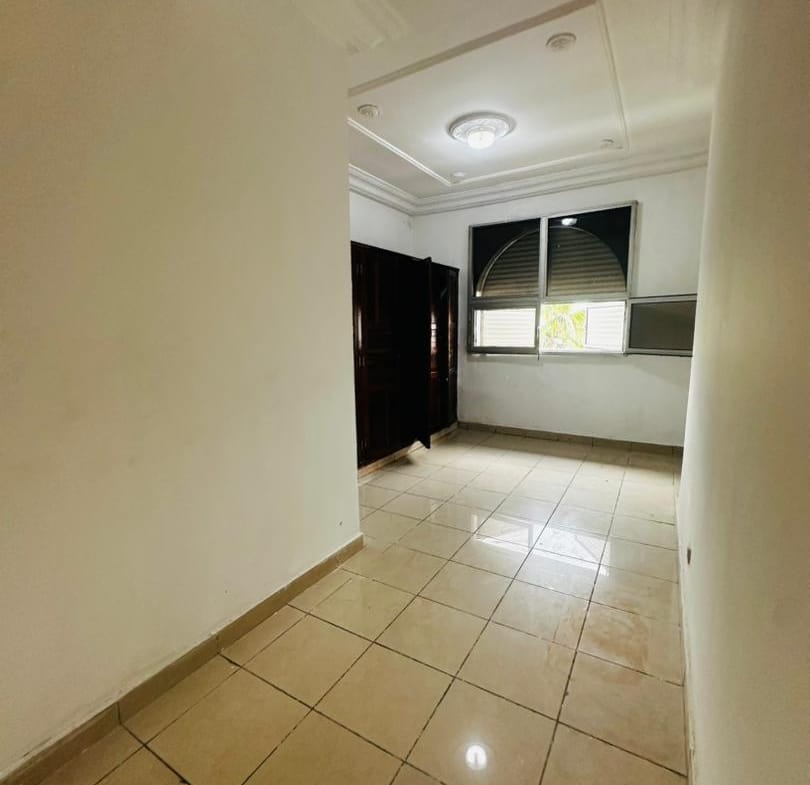 À VENDRE – VASTE DUPLEX HAUT STANDING À BONAMOUSSADI – DOUALA 5ᵉ