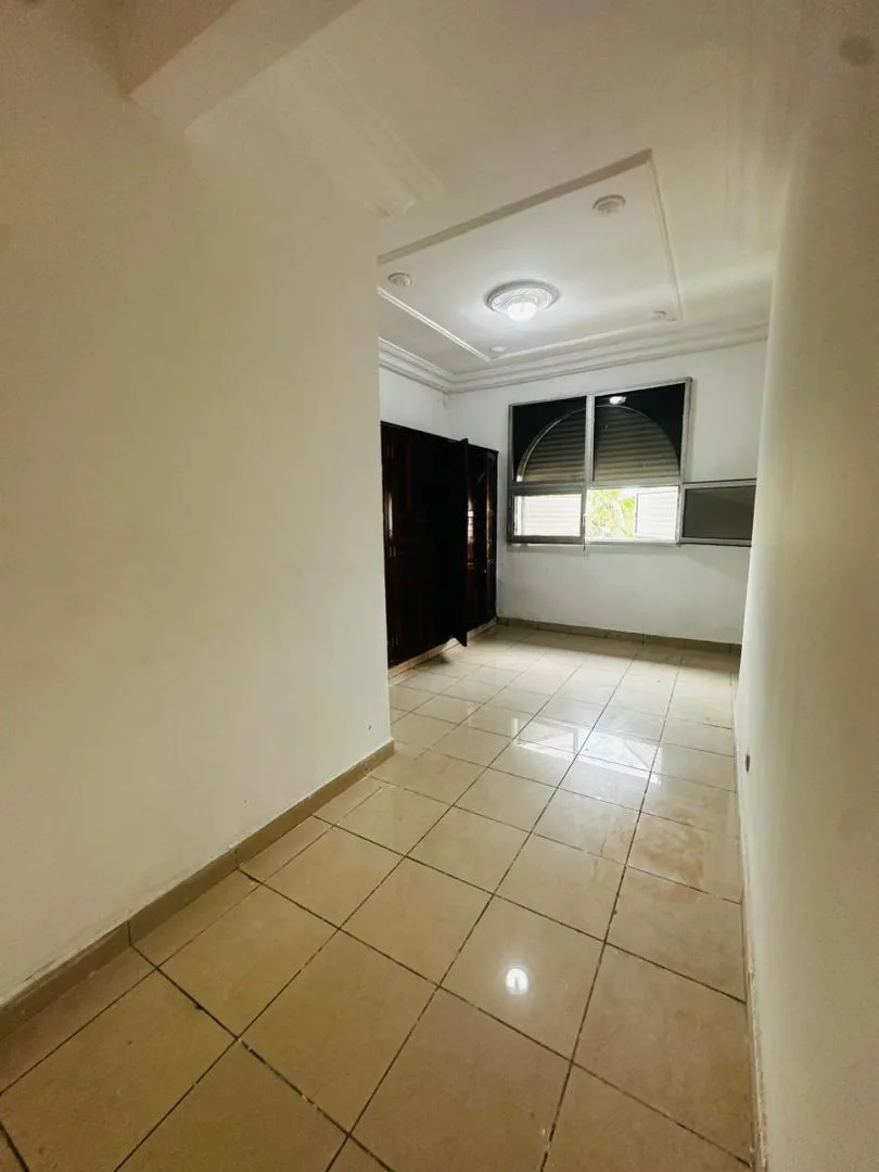 À VENDRE – VASTE DUPLEX HAUT STANDING À BONAMOUSSADI – DOUALA 5ᵉ