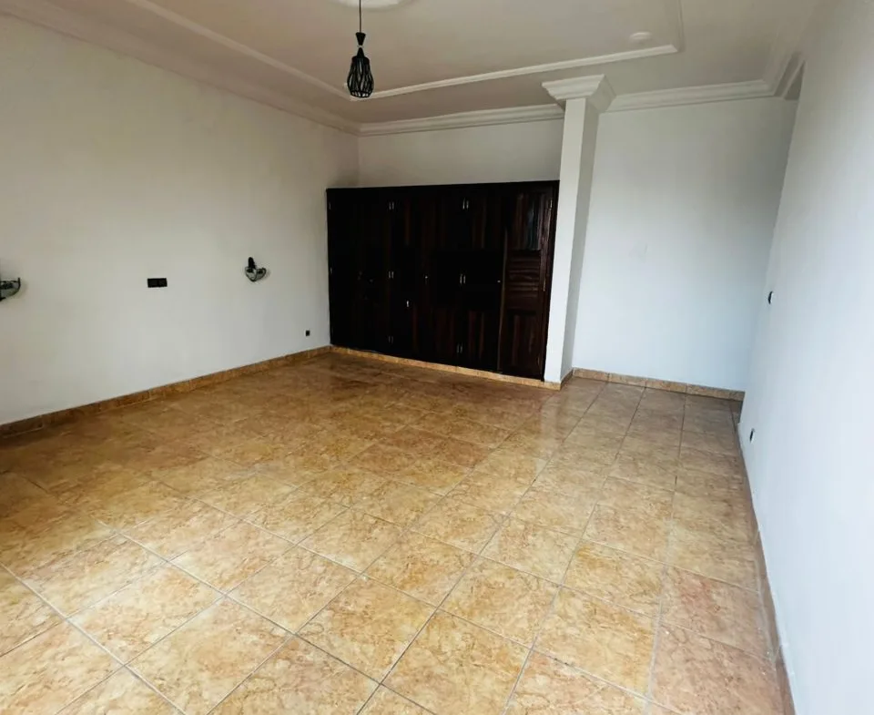 À VENDRE – VASTE DUPLEX HAUT STANDING À BONAMOUSSADI – DOUALA 5ᵉ