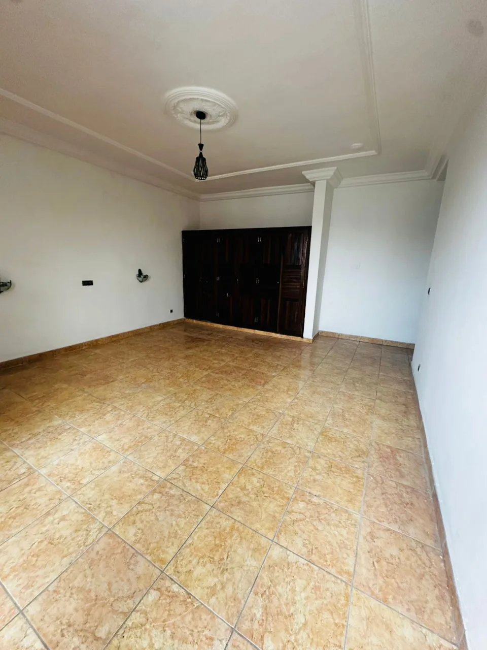 À VENDRE – VASTE DUPLEX HAUT STANDING À BONAMOUSSADI – DOUALA 5ᵉ