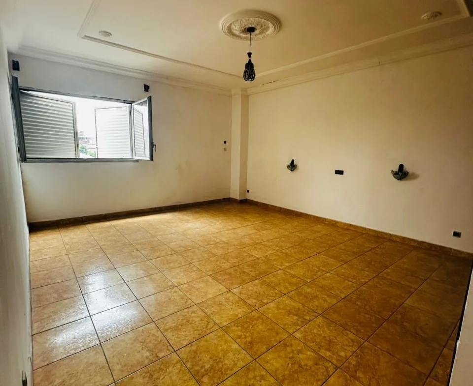 À VENDRE – VASTE DUPLEX HAUT STANDING À BONAMOUSSADI – DOUALA 5ᵉ