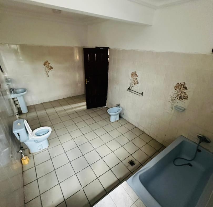 À VENDRE – VASTE DUPLEX HAUT STANDING À BONAMOUSSADI – DOUALA 5ᵉ