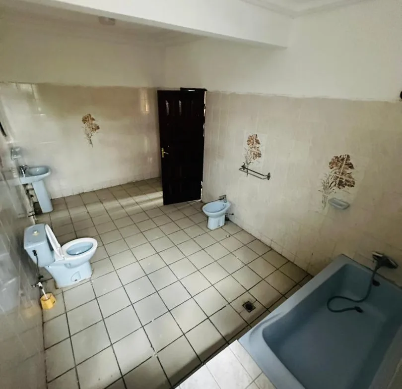 À VENDRE – VASTE DUPLEX HAUT STANDING À BONAMOUSSADI – DOUALA 5ᵉ