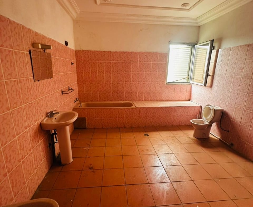 À VENDRE – VASTE DUPLEX HAUT STANDING À BONAMOUSSADI – DOUALA 5ᵉ