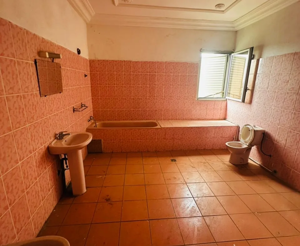 À VENDRE – VASTE DUPLEX HAUT STANDING À BONAMOUSSADI – DOUALA 5ᵉ