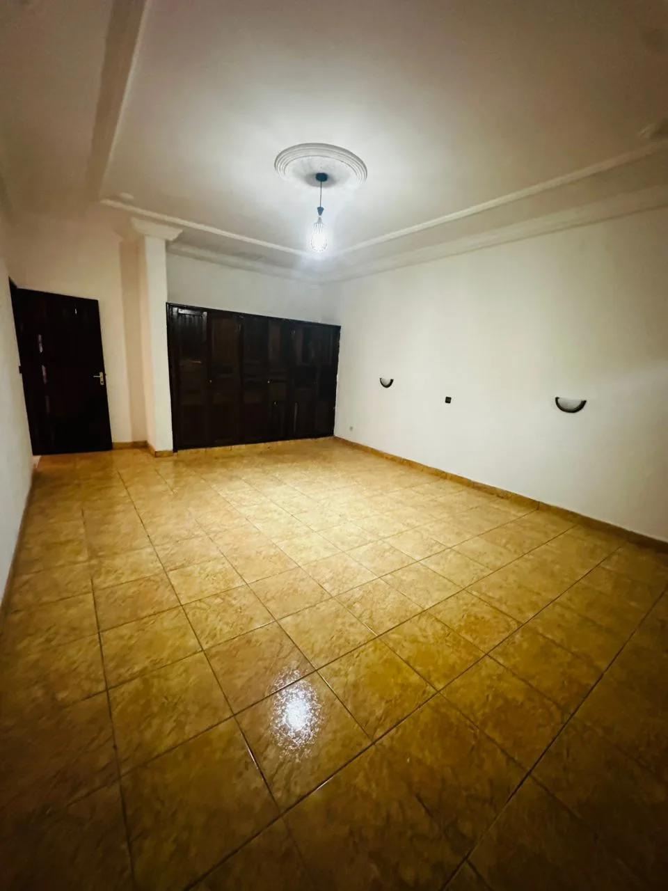 À VENDRE – VASTE DUPLEX HAUT STANDING À BONAMOUSSADI – DOUALA 5ᵉ