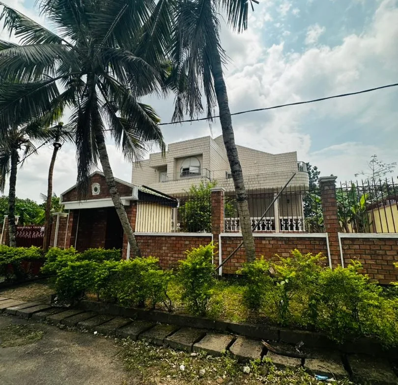 À VENDRE – VASTE DUPLEX HAUT STANDING À BONAMOUSSADI – DOUALA 5ᵉ