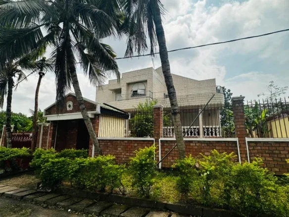À VENDRE – VASTE DUPLEX HAUT STANDING À BONAMOUSSADI – DOUALA 5ᵉ