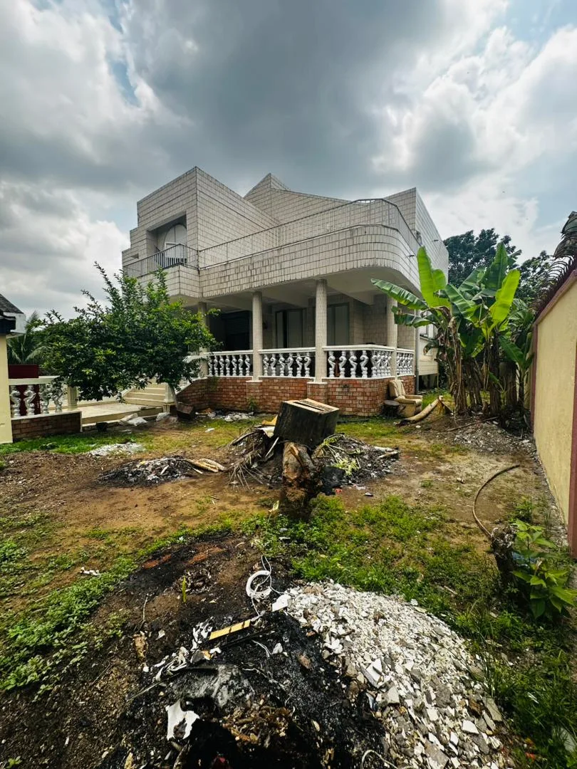 À VENDRE – VASTE DUPLEX HAUT STANDING À BONAMOUSSADI – DOUALA 5ᵉ