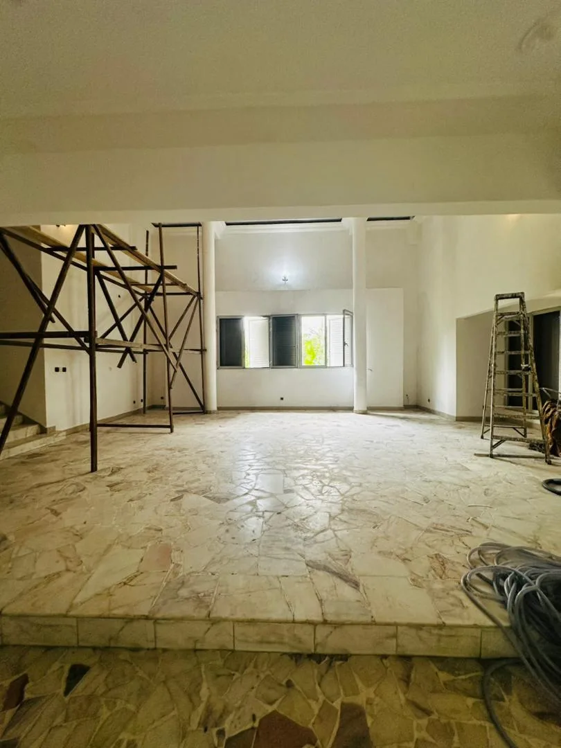 À VENDRE – VASTE DUPLEX HAUT STANDING À BONAMOUSSADI – DOUALA 5ᵉ