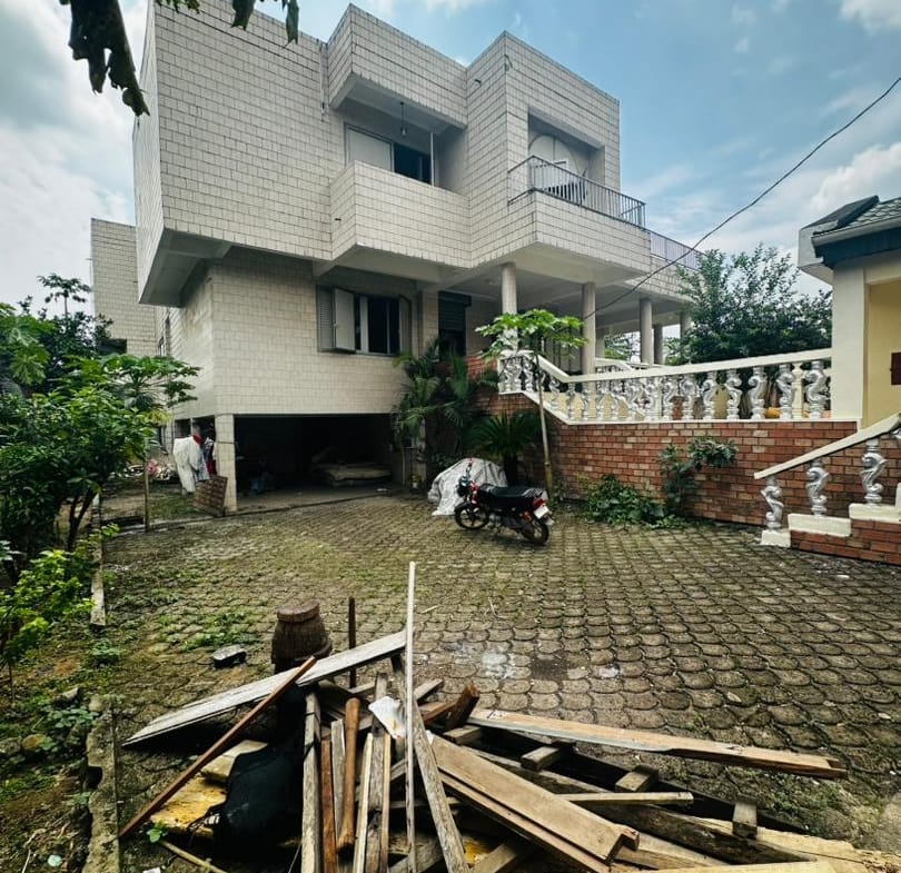 À VENDRE – VASTE DUPLEX HAUT STANDING À BONAMOUSSADI – DOUALA 5ᵉ