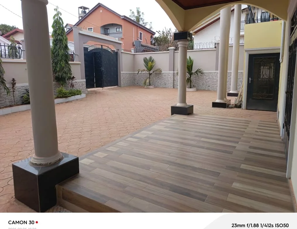 DUPLEX D’EXCEPTION À VENDRE – YAOUNDÉ