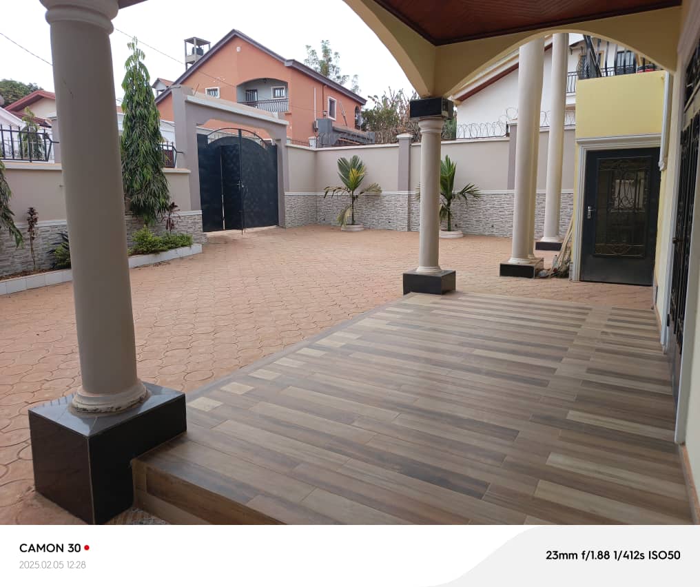 DUPLEX D’EXCEPTION À VENDRE – YAOUNDÉ