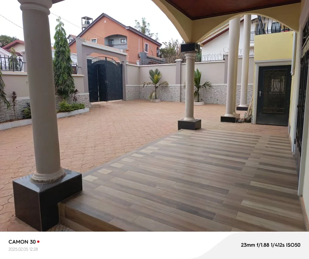 DUPLEX D’EXCEPTION À VENDRE – YAOUNDÉ