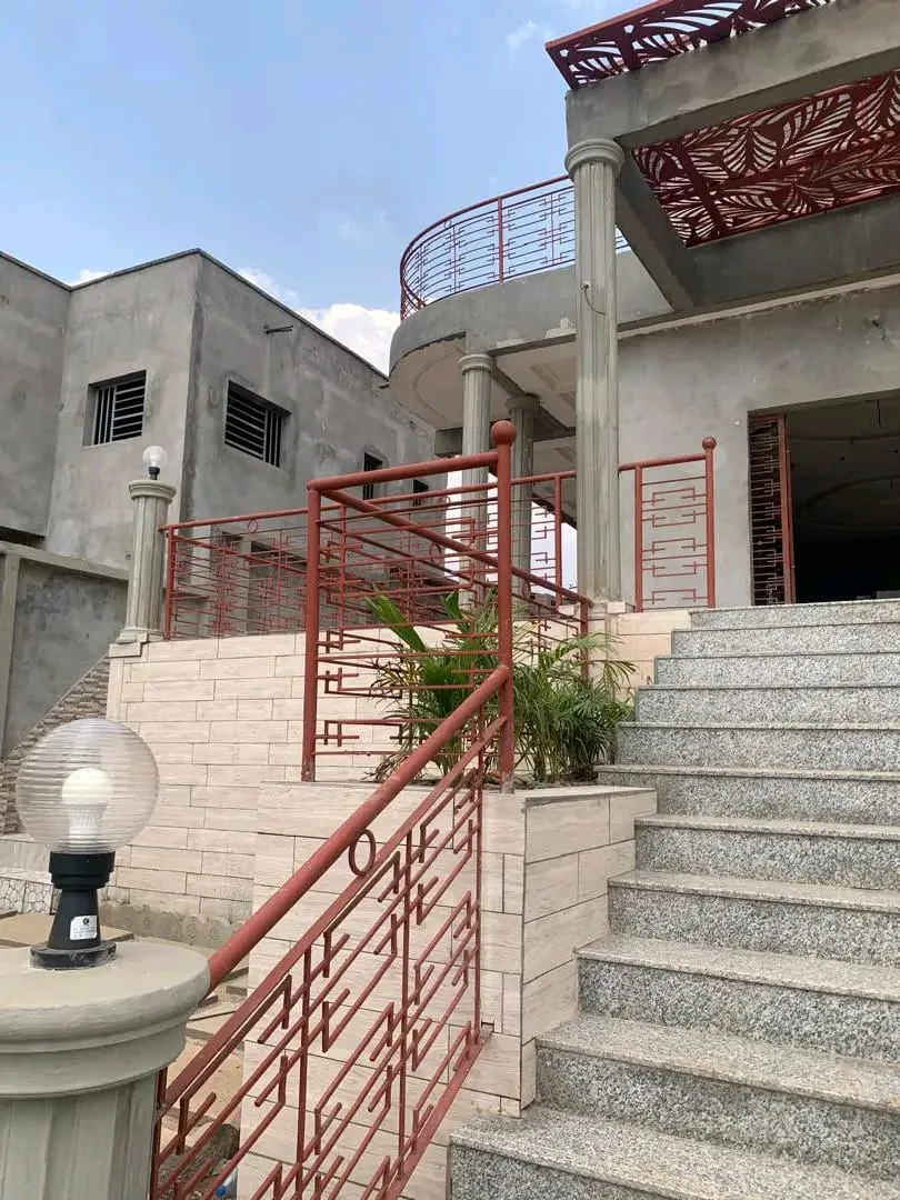 DUPLEX HAUT STANDING A VENDRE – CLE EN MAIN A YAOUNDE , ODZA AUBERGE BLEUE