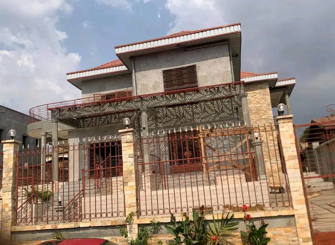 DUPLEX HAUT STANDING A VENDRE – CLE EN MAIN A YAOUNDE , ODZA AUBERGE BLEUE