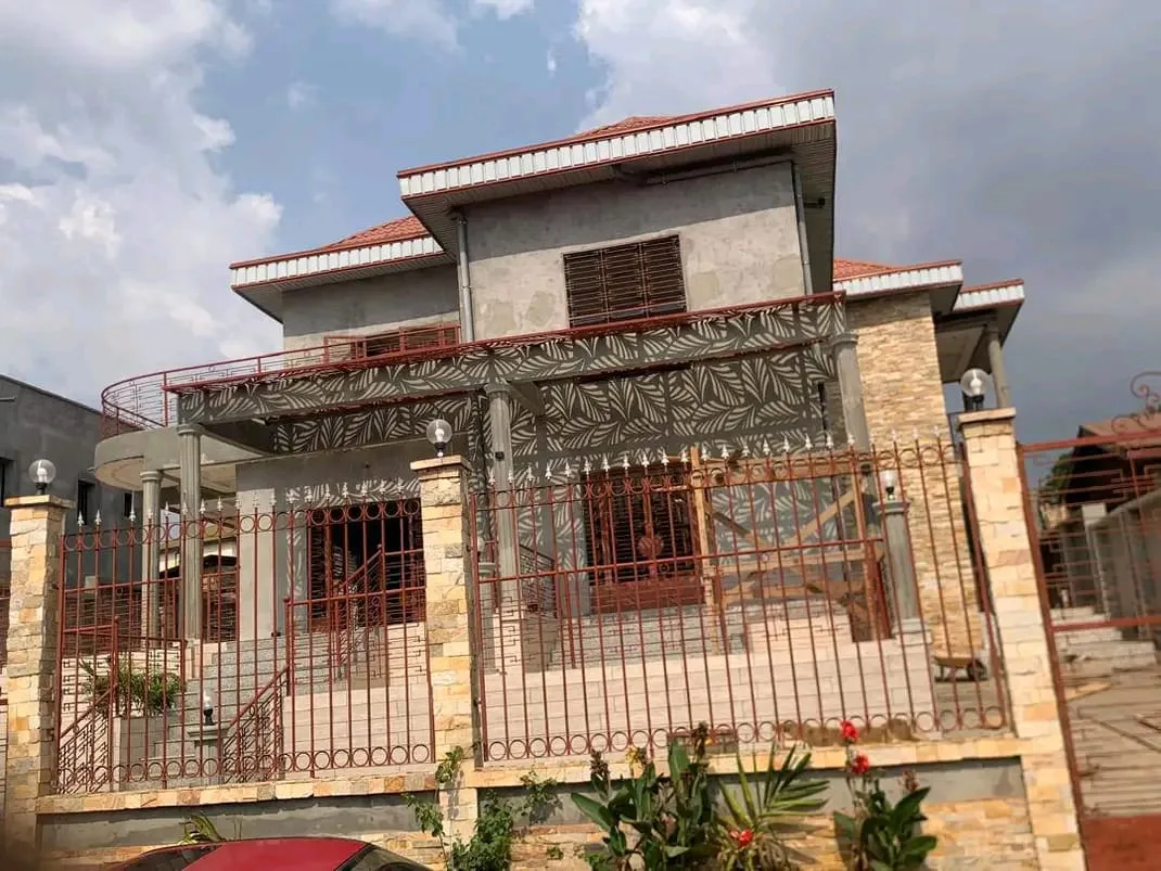 DUPLEX HAUT STANDING A VENDRE – CLE EN MAIN A YAOUNDE , ODZA AUBERGE BLEUE