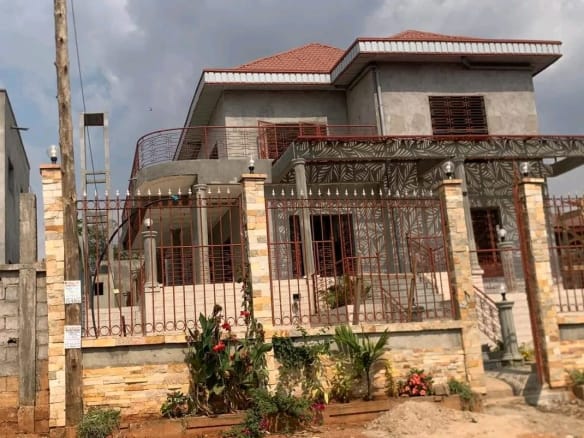 DUPLEX HAUT STANDING A VENDRE – CLE EN MAIN A YAOUNDE , ODZA AUBERGE BLEUE