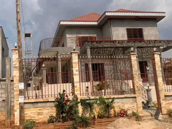 DUPLEX HAUT STANDING A VENDRE – CLE EN MAIN A YAOUNDE , ODZA AUBERGE BLEUE