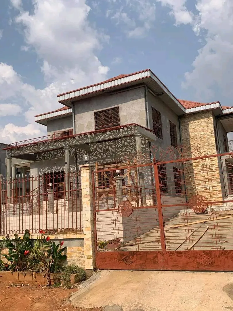 DUPLEX HAUT STANDING A VENDRE – CLE EN MAIN A YAOUNDE , ODZA AUBERGE BLEUE