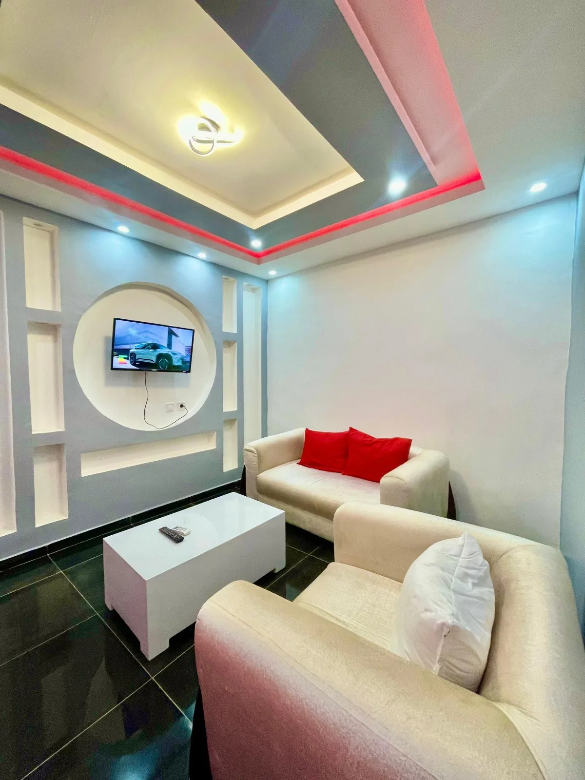 STUDIOS MEUBLES DE TRES HAUT STANDING A LOUER DANS LA VILLE DE YAOUNDE