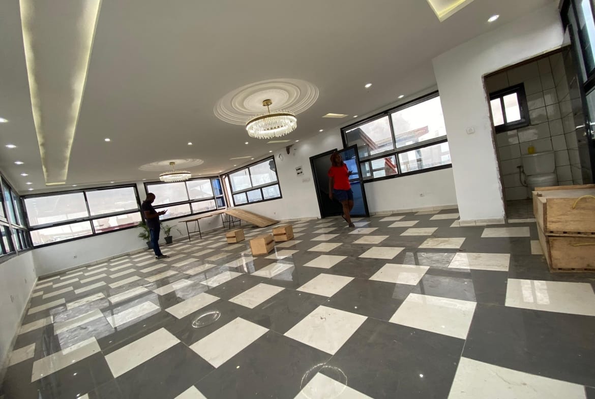 À LOUER – SALLE D’ÉVÉNEMENT MODERNE ET ÉLÉGANTE