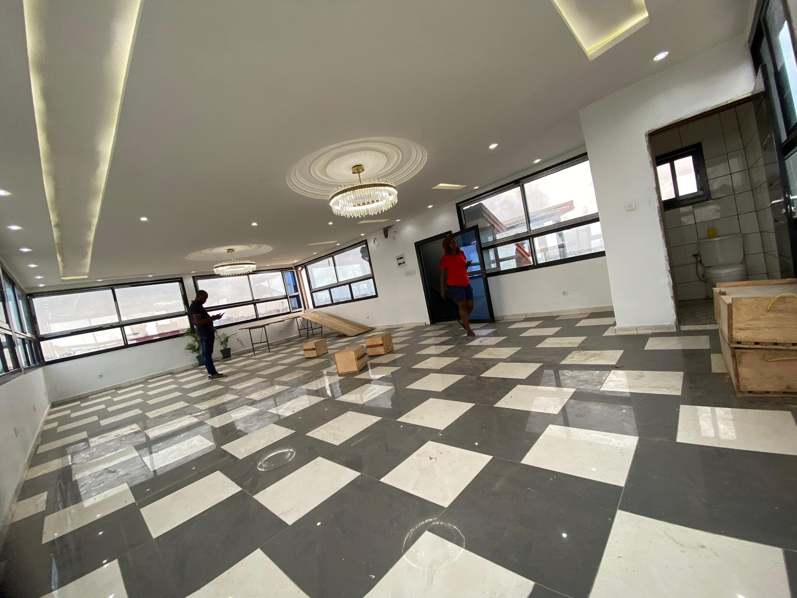 À LOUER – SALLE D’ÉVÉNEMENT MODERNE ET ÉLÉGANTE