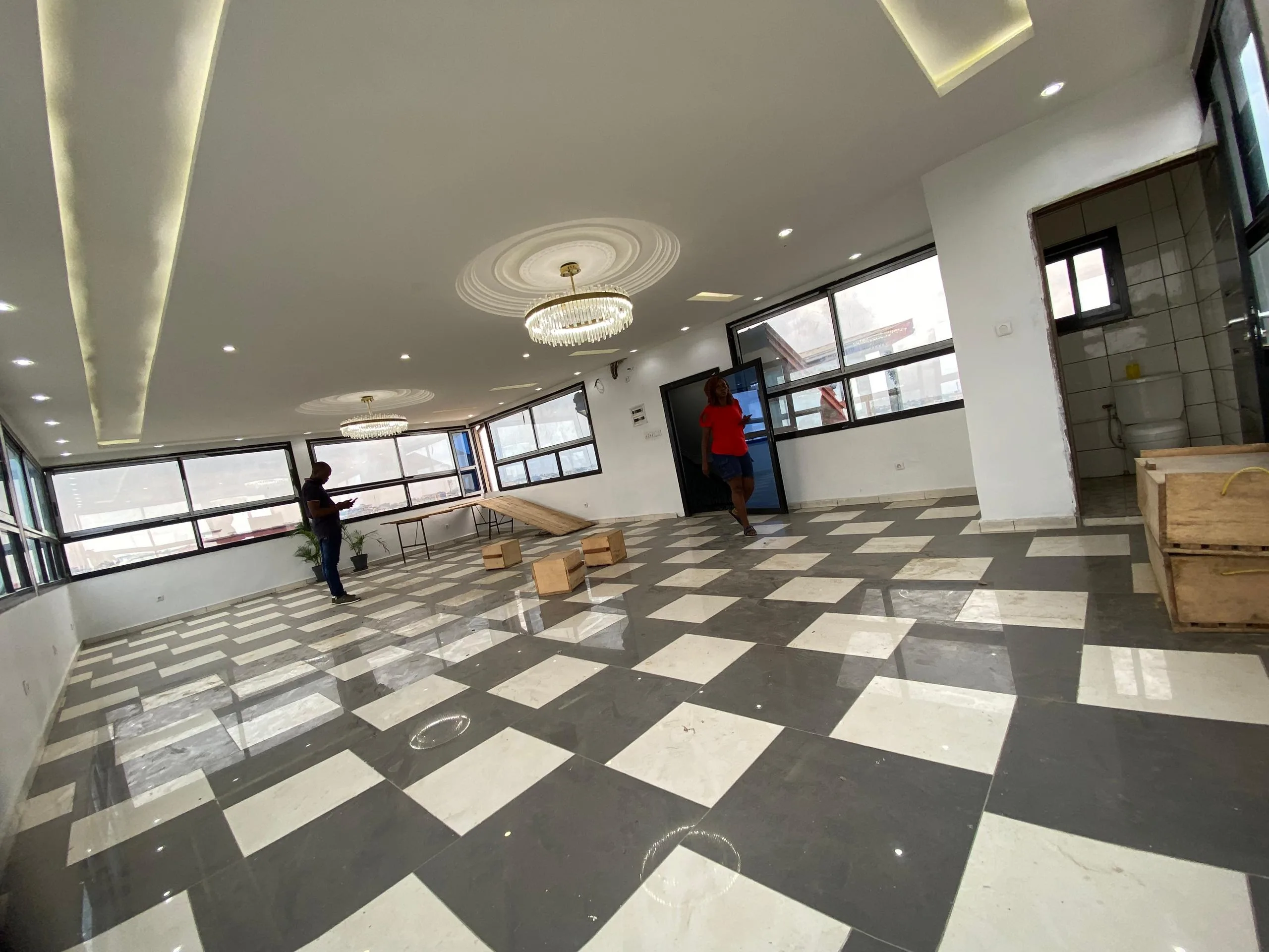 À LOUER – SALLE D’ÉVÉNEMENT MODERNE ET ÉLÉGANTE