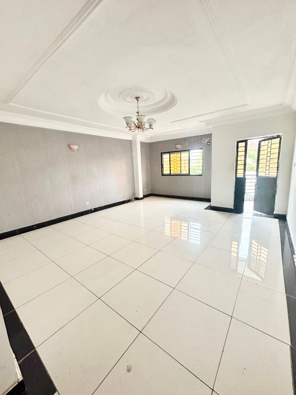 Appartement bonamoussadi 250k APPARTEMENT HAUT STANDING 3 CHAMBRES À LOUER – BONAMOUSSADI