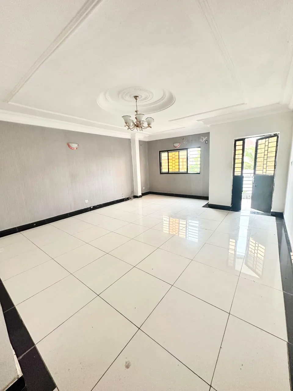 Appartement bonamoussadi 250k APPARTEMENT HAUT STANDING 3 CHAMBRES À LOUER – BONAMOUSSADI