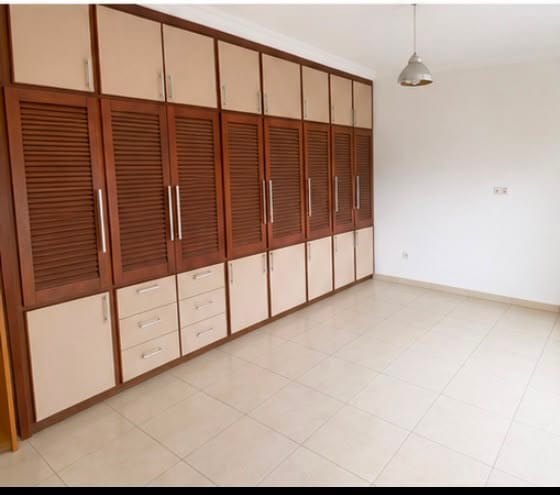 APPARTEMENT TRÈS HAUT STANDING À LOUER – BONAMOUSSADI