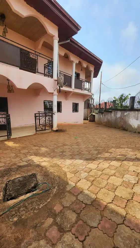NOUDYANDCO VOUS PROPOSE À LA VENTE : UN MAGNIFIQUE DUPLEX À ODZA BORNE 12