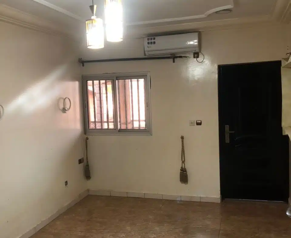 TRÈS BEAU DUPLEX À VENDRE À YAOUNDE OYOMABANG – MONGONAM