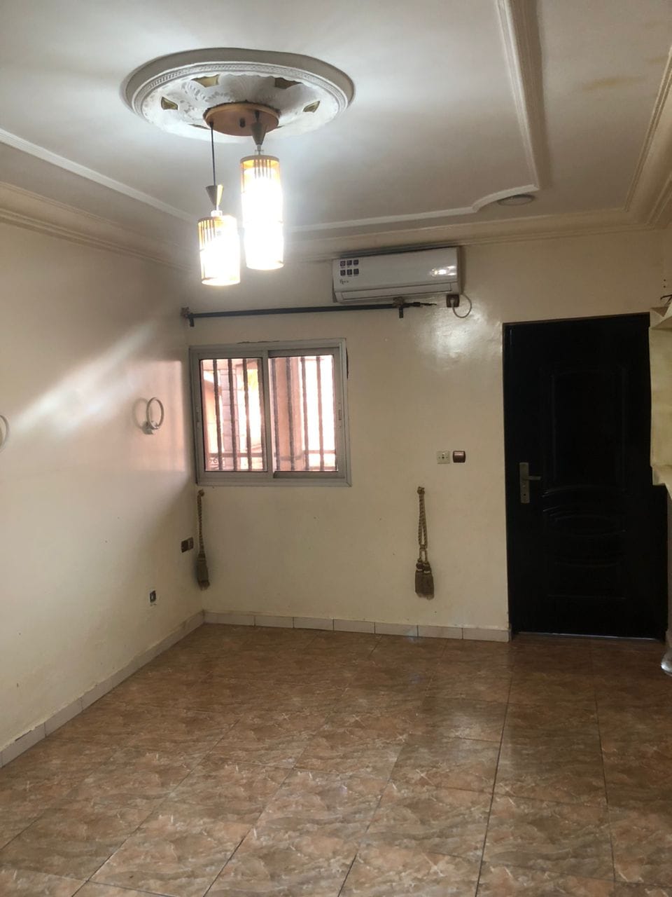 TRÈS BEAU DUPLEX À VENDRE À YAOUNDE OYOMABANG – MONGONAM