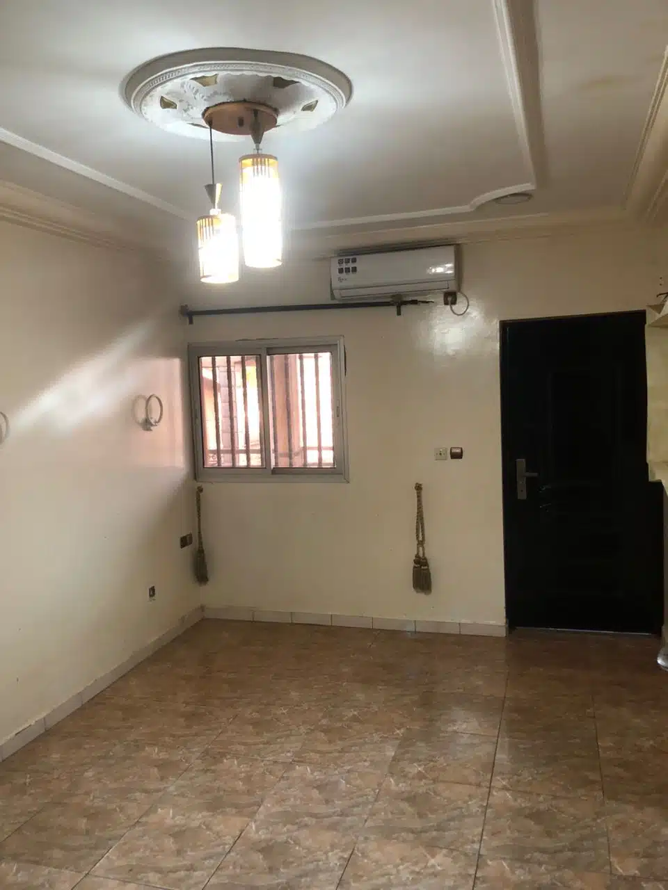TRÈS BEAU DUPLEX À VENDRE À YAOUNDE OYOMABANG – MONGONAM