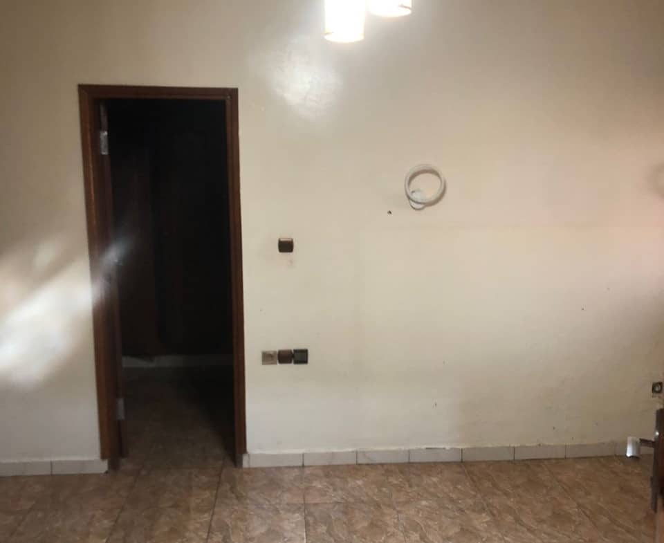 TRÈS BEAU DUPLEX À VENDRE À YAOUNDE OYOMABANG – MONGONAM