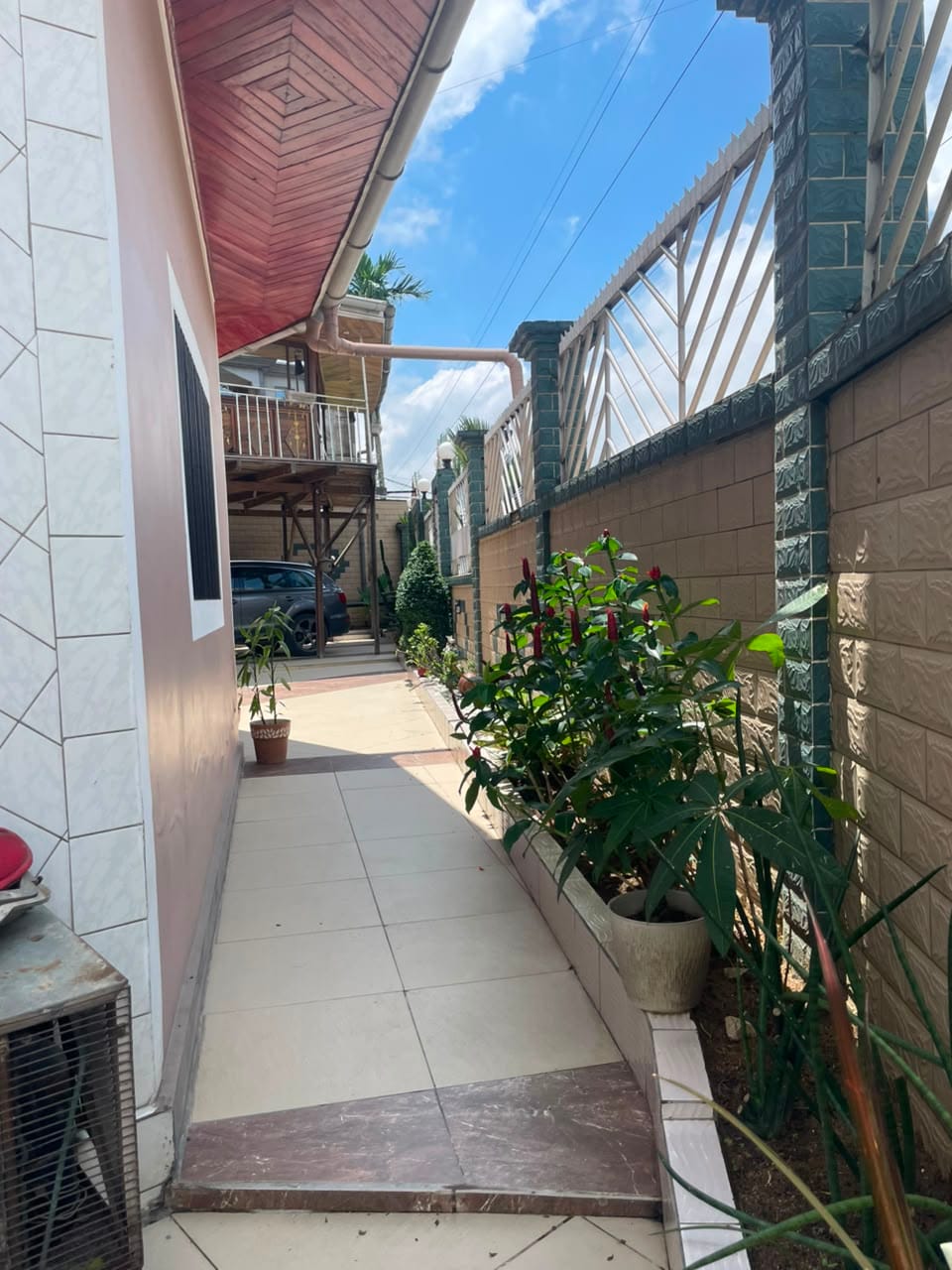 Duplex à louer – Bonamoussadi Carrefour Fraîcheur