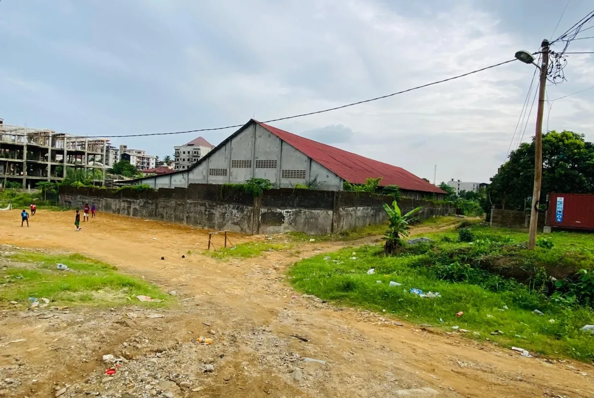 GROSSE OPPORTUNITE D’ACHAT A LOGBESSOU‼️DEVENEZ PROPRIETAIRE DE CE TERRAIN DE 14000m² AVEC ENTREPOT BATI