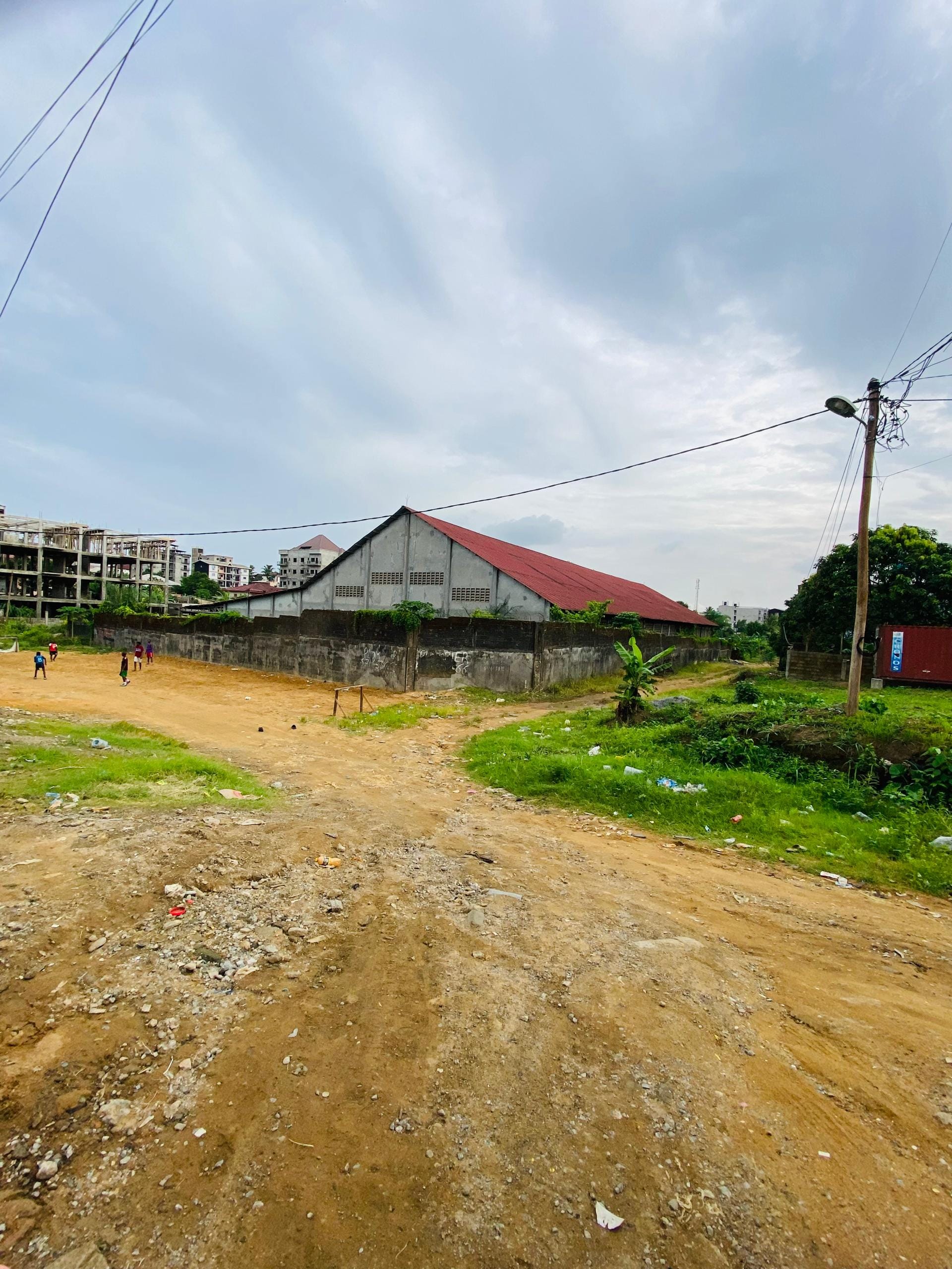 GROSSE OPPORTUNITE D’ACHAT A LOGBESSOU‼️DEVENEZ PROPRIETAIRE DE CE TERRAIN DE 14000m² AVEC ENTREPOT BATI