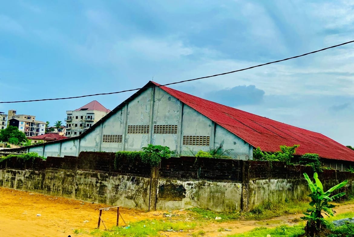 GROSSE OPPORTUNITE D’ACHAT A LOGBESSOU‼️DEVENEZ PROPRIETAIRE DE CE TERRAIN DE 14000m² AVEC ENTREPOT BATI