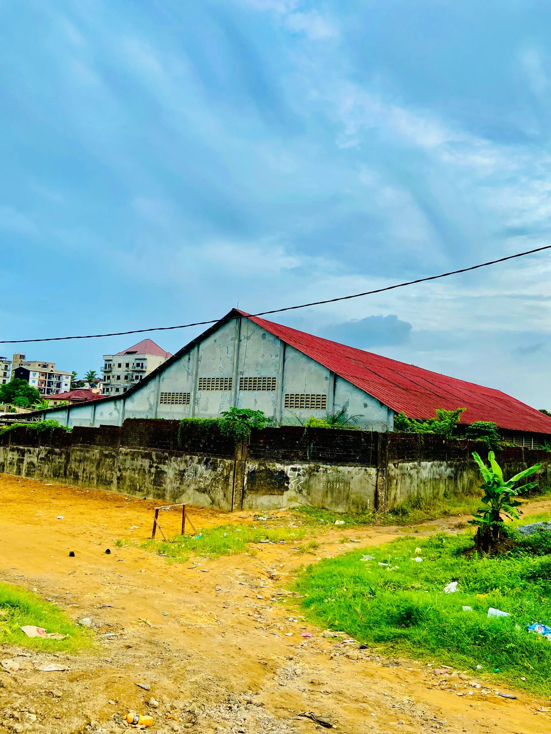 GROSSE OPPORTUNITE D’ACHAT A LOGBESSOU‼️DEVENEZ PROPRIETAIRE DE CE TERRAIN DE 14000m² AVEC ENTREPOT BATI